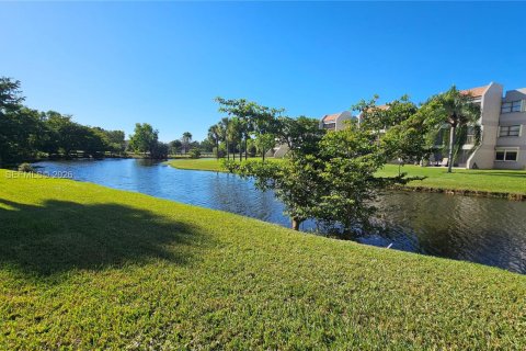 Condo in Weston, Florida, 1 bedroom  № 2003632 - photo 2