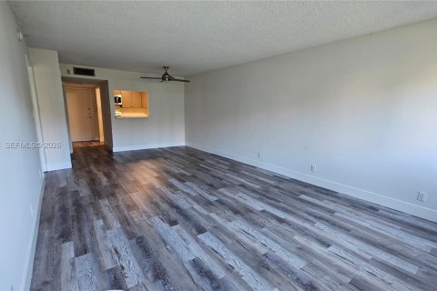 Condo in Weston, Florida, 1 bedroom  № 2003632 - photo 5