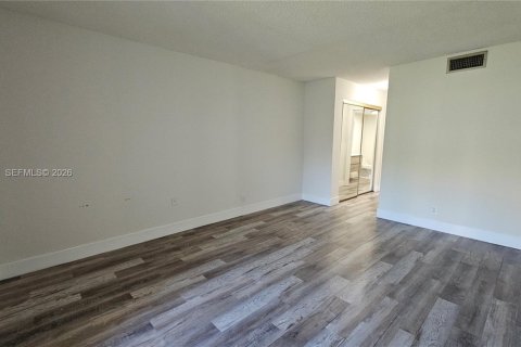 Condo in Weston, Florida, 1 bedroom  № 2003632 - photo 12