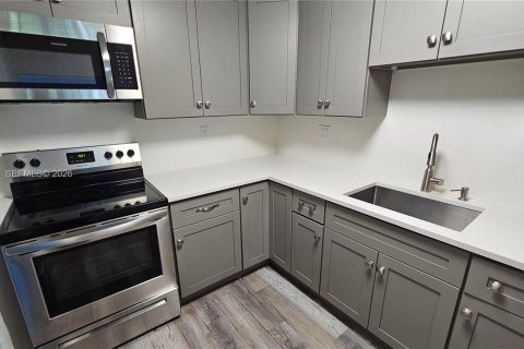 Condo in Weston, Florida, 1 bedroom  № 2003632 - photo 6