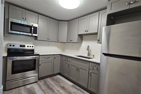 Condo in Weston, Florida, 1 bedroom  № 2003632 - photo 3