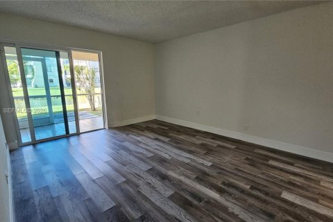 Condo in Weston, Florida, 1 bedroom  № 2003632 - photo 10