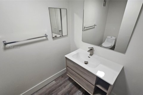 Condo in Weston, Florida, 1 bedroom  № 2003632 - photo 8