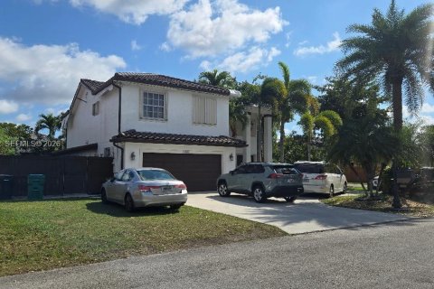 Дом в Майами, Флорида 4 спальни, 218.41м2 № 2024372