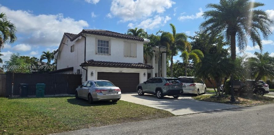 Дом в Майами, Флорида 4 спальни, 218.41м2 № 2024372