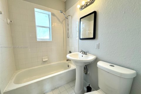 Condo in Miami, Florida, 3 bedrooms  № 2061247 - photo 9