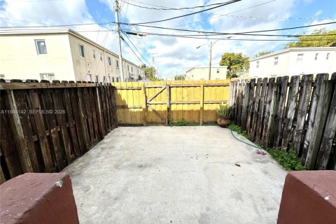 Condo in Miami, Florida, 3 bedrooms  № 2061247 - photo 19