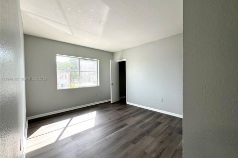 Condo in Miami, Florida, 3 bedrooms  № 2061247 - photo 14