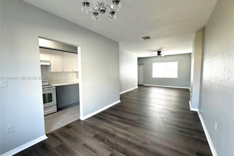 Condo in Miami, Florida, 3 bedrooms  № 2061247 - photo 6