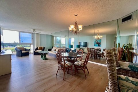 Condominio en venta en Hutchinson Island South, Florida, 2 dormitorios, 121.7 m2 № 1800447 - foto 17
