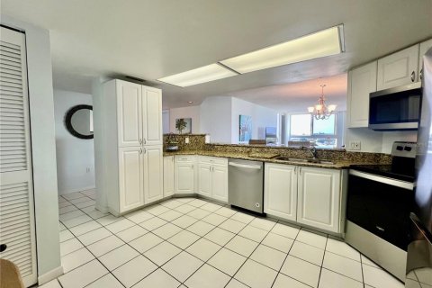 Condominio en venta en Hutchinson Island South, Florida, 2 dormitorios, 121.7 m2 № 1800447 - foto 14