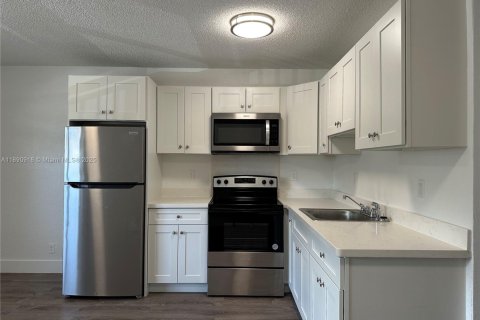 Apartment in Oakland Park, Florida 1 bedroom № 1944373 - photo 6