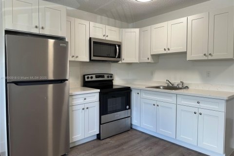 Apartment in Oakland Park, Florida 1 bedroom № 1944373 - photo 8