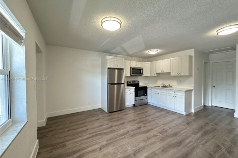 Apartment in Oakland Park, Florida 1 bedroom № 1944373 - photo 3
