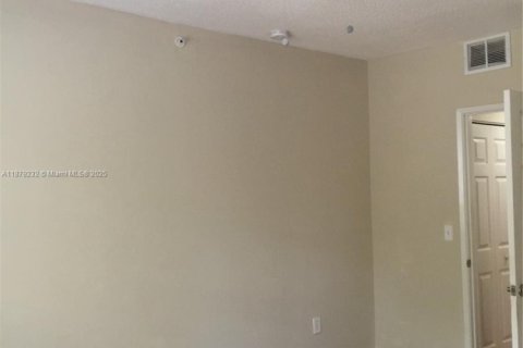 Copropriété à louer à Tamarac, Floride: 2 chambres, 91.14 m2 № 1927800 - photo 11