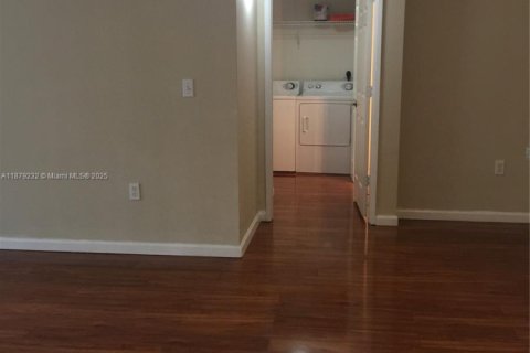 Copropriété à louer à Tamarac, Floride: 2 chambres, 91.14 m2 № 1927800 - photo 8