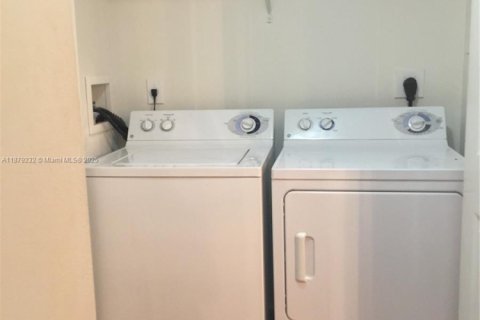 Copropriété à louer à Tamarac, Floride: 2 chambres, 91.14 m2 № 1927800 - photo 10