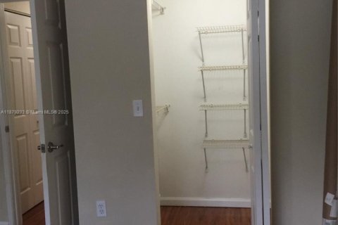 Copropriété à louer à Tamarac, Floride: 2 chambres, 91.14 m2 № 1927800 - photo 12