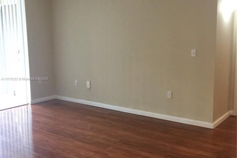 Copropriété à louer à Tamarac, Floride: 2 chambres, 91.14 m2 № 1927800 - photo 5
