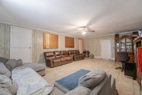 Casa en venta en Miami, Florida, 4 dormitorios, 184.88 m2 № 2030827 - foto 15