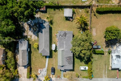 Casa en venta en Miami, Florida, 4 dormitorios, 184.88 m2 № 2030827 - foto 27