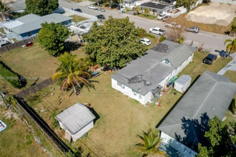 Casa en venta en Miami, Florida, 4 dormitorios, 184.88 m2 № 2030827 - foto 2