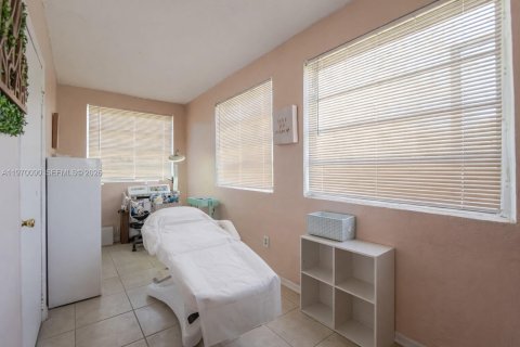 Casa en venta en Miami, Florida, 4 dormitorios, 184.88 m2 № 2030827 - foto 7