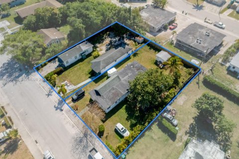 Casa en venta en Miami, Florida, 4 dormitorios, 184.88 m2 № 2030827 - foto 28