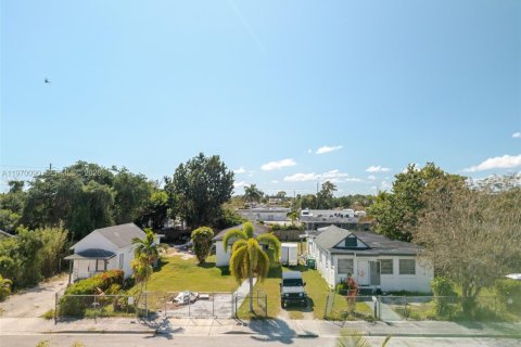 Casa en venta en Miami, Florida, 4 dormitorios, 184.88 m2 № 2030827 - foto 5