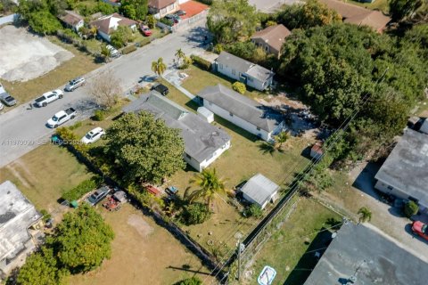 Casa en venta en Miami, Florida, 4 dormitorios, 184.88 m2 № 2030827 - foto 30