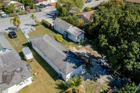 Casa en venta en Miami, Florida, 4 dormitorios, 184.88 m2 № 2030827 - foto 3