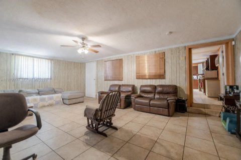 Casa en venta en Miami, Florida, 4 dormitorios, 184.88 m2 № 2030827 - foto 17