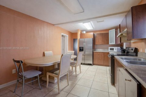 Casa en venta en Miami, Florida, 4 dormitorios, 184.88 m2 № 2030827 - foto 13