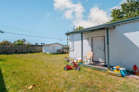 Casa en venta en Miami, Florida, 4 dormitorios, 184.88 m2 № 2030827 - foto 16