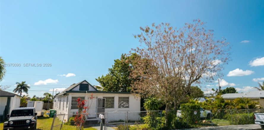 Casa en Miami, Florida 4 dormitorios, 184.88 m2 № 2030827