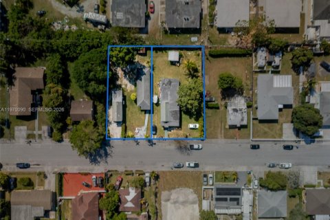 Casa en venta en Miami, Florida, 4 dormitorios, 184.88 m2 № 2030827 - foto 26