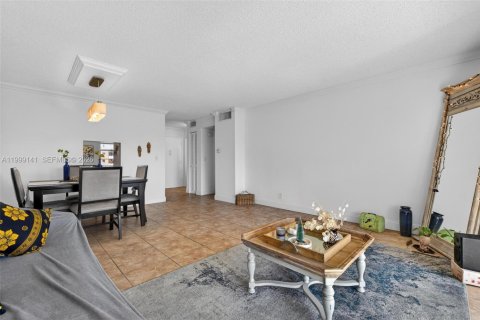 Condo in Hallandale Beach, Florida, 1 bedroom  № 2066094 - photo 14