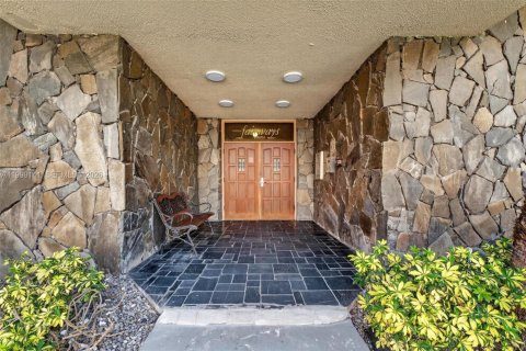 Condo in Hallandale Beach, Florida, 1 bedroom  № 2066094 - photo 4