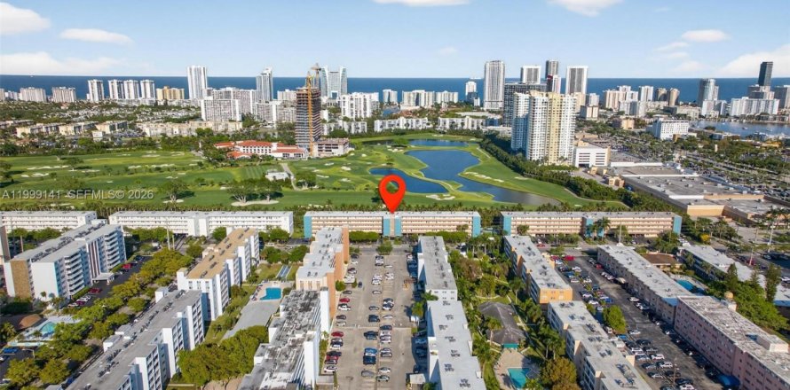 Condo in Hallandale Beach, Florida, 1 bedroom  № 2066094