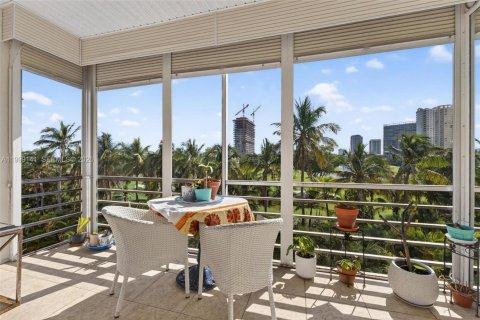 Condo in Hallandale Beach, Florida, 1 bedroom  № 2066094 - photo 18