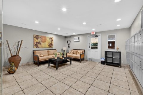 Condo in Hallandale Beach, Florida, 1 bedroom  № 2066094 - photo 11