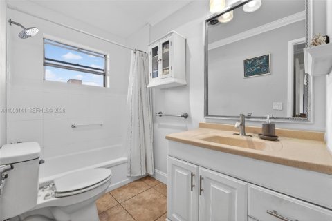 Condo in Hallandale Beach, Florida, 1 bedroom  № 2066094 - photo 27