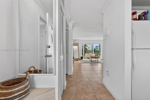 Condo in Hallandale Beach, Florida, 1 bedroom  № 2066094 - photo 7