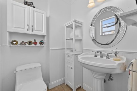 Condo in Hallandale Beach, Florida, 1 bedroom  № 2066094 - photo 28