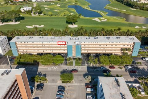 Condo in Hallandale Beach, Florida, 1 bedroom  № 2066094 - photo 30