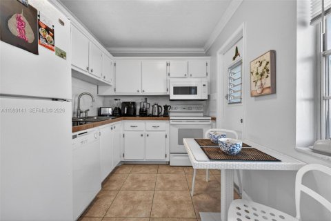 Condo in Hallandale Beach, Florida, 1 bedroom  № 2066094 - photo 20