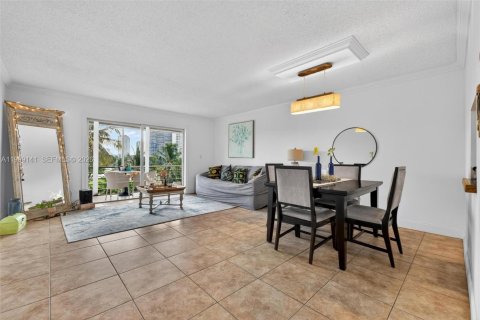 Condo in Hallandale Beach, Florida, 1 bedroom  № 2066094 - photo 15