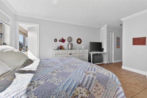 Condo in Hallandale Beach, Florida, 1 bedroom  № 2066094 - photo 25