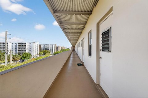 Condo in Hallandale Beach, Florida, 1 bedroom  № 2066094 - photo 5