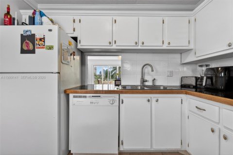 Condo in Hallandale Beach, Florida, 1 bedroom  № 2066094 - photo 23